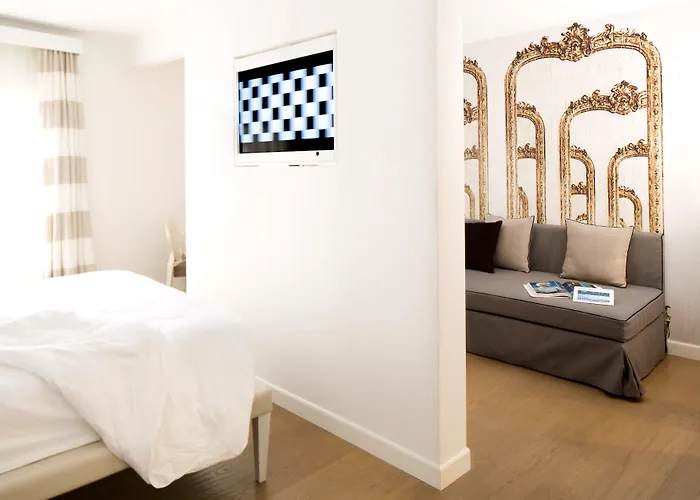 Via Del Corso 4* Roma