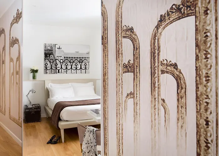 Via Del Corso 4* Rome